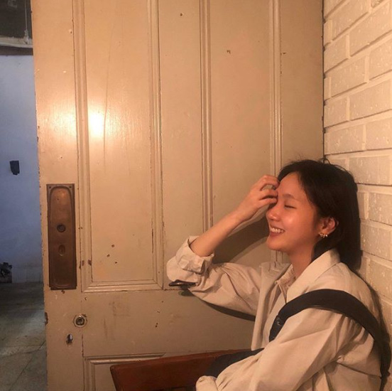 Kim Go-eun, who is appearing in The King, has recently reported on his pure and innocent charm.Actor Kim Go-eun posted a picture on his personal SNS today.In the photo, Kim Go-eun is leaning against the wall in a relaxed posture and smiling warmly, with his eyes closed.Meanwhile, Kim Go-eun is currently playing Jung Tae-eun in SBS Drama The King: The Monarch of Eternity with his opponent, Actor Lee Min-ho, and this drama is broadcast every Friday night at 10 pm on SBS.Kim Go-eunSNS capture