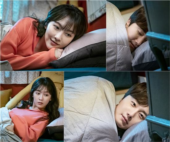 Night-time men and women unveiled a room sleeping scene in Jung Il-woo and Kang Jiyoung.In JTBCs Drama Night Men and Women, chefs Jin Sung and PD Kim A-jin opened their hearts on the beach that left with the Yasik team, and they crossed the close distance and stood on a strange boundary, not as Friend.Jin Sung, with the name of Ajin in his mouth at the beach market, found only her favorite food without knowing it.When I saw the sunrise, I used a blanket together and made a appearance without a lover.This was why Jealousy rose to designer Kang Tae-wan (Lee Hak-joo), who revealed his mind toward Jin Sung last night.But Jin Sung and Ajin have not yet realized what the feelings are.After Jin Sung decided to join the program Yaksik Men and Women, Ajin was happy and thankful to hug him.I felt strange feelings that I could not know, and then I fell away from each other. Especially since Azin knew Jin Sung as a gay chef, it would be even more confusing.Among them, two men and women who have been using a room together in the still cut released on the 9th day are caught, and they expect romance progress.Jin Sung is on the floor, Ajin is lying in bed and trying to sleep, but two men and women who can not sleep.I wonder how Jin Sung and Ajin, who can not hide their hearts, have fallen asleep.The preview video, which was released in advance, also contains a thrilling Thumb, because the face is reddened even when the hand is sneaking along the road, and Jin Sungs eyes are always toward Ajin.As a result, Jin Sungs wrong Jealous, who has not noticed Tae-wans mind yet, is going to grow together.Jin Sungs eyes are even cute to Tae-wan, who is close to Ajin, and the triangular romance of those who do not know them is already raising expectations.But in the video above, a crisis that came with a sweet romance was also caught: a Disclosure article on the viewers bulletin board, Jin Sung is not gay.The bigger problem is that Nam Gyu-jang (Yang Dae-hyuk), the main director of the Night Men and Women, found it. He does not know what he will do to make Ajin and Jin Sung unfavorable.On the 9th day night, the arrows of the Cupid are mixed, and the love and the love-loss triangular romance that Jealous springs will be in full swing.Watch what kind of wave Disclosure will cause, he said.The 6th episode of Night Men and Women will be broadcast at 9:30 pm on the 9th day.Photo = Hello Content, SMC