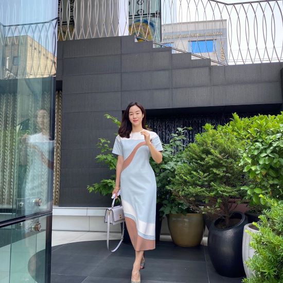 Broadcaster Lee Hwi-jaes wife Moon Jung Won boasted an extraordinary visual.On the 9th, Moon Jung Won posted his own Instagram, I am more excited about my close brother marriage ceremony and several photos.Moon Jung Won in the public photo poses in a light blue dress, who has been shown her innocent beauty and superior proportions, drawing attention.Moon Jung Won has two men under Lee Hwi-jae and marriage.Photo: Moon Jung Won Instagram