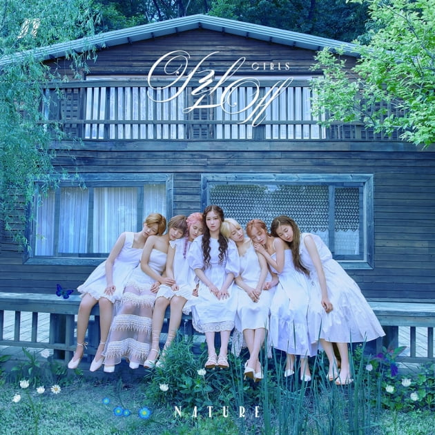 Group NATURE (Nature) sniped Fan Heart with a different charm.Nature posted a cover image and a second unit image on its third single album, Nature World: Kodkod M (NATURE WORLD: CODE M), on its official SNS on the 9th.nature World: Kodkod M is the second album of the nature World project, which connects with nature World: Kodkod A (NATURE WORLD: CODE A) released last November, and is attracting attention as an album that can feel more sophisticated musical moves and charm than Li Dian.Cover Image also predicted a musical transformation: Nature, who had a refreshing and youthful appeal, was a concept she had never tried and was clearly different from Li Dian albums.Nature, who leaned on each others shoulders with her eyes closed in a white dress reminiscent of pajamas, emanated mysterious Feelings, among them Chavin alone, her eyes open and her eyes caught her eye.In addition, the house in the forest was covered with white curtains, which made cool Feelings as if they were hidden from the secret.In the unit photos, you feel full of innocent Feelings.Sohee, Rape, and Haux warmed the hearts of those who looked at each other with a bright smile, and Sunshine, Saebom, Roux, and Chavin were lying in bed with their eyes closed.Nature, who had been impressed by the fans with her alluring appearance, boasted pure and sexy charm at the same time and completed the visual of the past.nature World: Kodkod M title song Little Child will be released on various music sites on the 17th.Nature, 17th new single Naver World: Kodkod M release cover + unit image public mystery + transformation to innocence