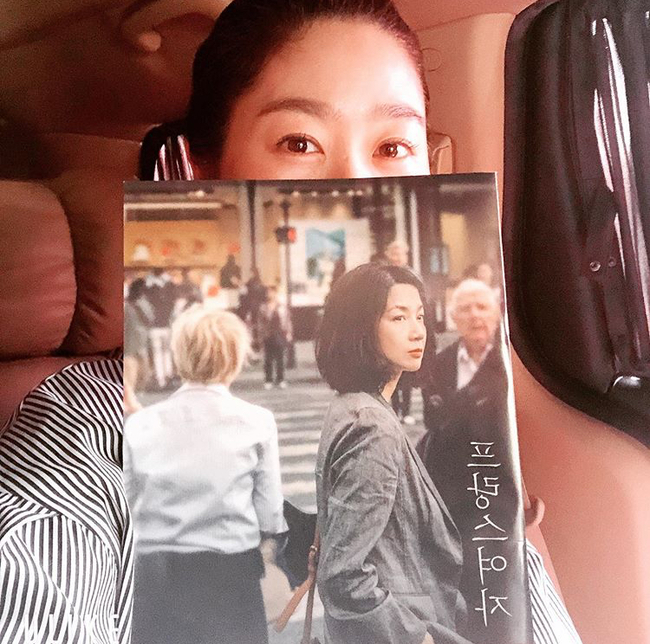Kim Ji Young encouraged watching France WomenActor Kim Ji Young, who has been busy with his second prime and has been busy than ever, recently released an authentication shot to encourage the movie France Woman through his instagram.France Woman, released on June 4, is a story about a special trip where Mira (Kim Ho-jung), who left for France Paris 20 years ago with Actors dream, returns to Seoul and reunites with old friends, and crosses past and present, crossing dreams and reality.Kim Ji Young appeared as a film director Young who knows the secrets of friends for 20 years, and as a speaker and observer, he energized the drama.Kim Ji Young encouraged the France Woman and released a handwritten note on Instagram with a special affection, which included a flyer authentication shot and a sincere and clear subcommittee at the time of filming, Young, a film director.Kim Ji Young also said, France Woman is a film that has been experienced in many moments and has been a matter of time as an actor.A precious work that opened Act 2 of Actors life.I pray deeply that each person who watches the movie can find their own rest and courage. bak-beauty