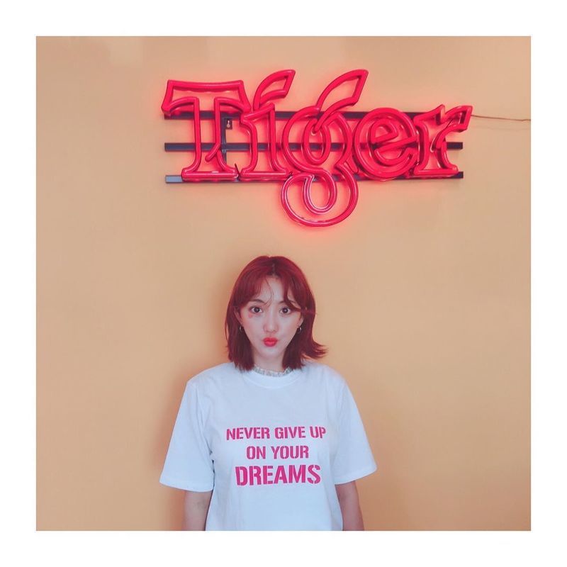 Sea showed off her visuals during the time.Singer Sea posted a picture on his Instagram on June 10 with an article entitled Today is refreshing.The photo shows Sea posing lovelyly as she looks at Camera, with her Short hair style looking just as well as a snap.kim myeong-mi