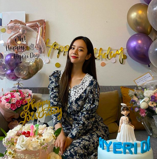 Actor Hyeri, a girl group Girls Day, responded to the interest and love that fans sent her birthday.Hyeri posted a picture on his SNS on the morning of the 10th and said Hyeri Day.Hyeri said, The 27-year-old Hyeri is also really happy. Thanks. Ill do better. Thank you.The photos released together show Hyeri, who is buried in a cake and bouquet of flowers received on his birthday gift, and smiling happyly.Hyeris birthday is June 9, and you can see that he had a happy day the day before.On the other hand, Hyeri is appearing on TVN entertainment Amazing On Saturday Doremi Market.hyeri SNS
