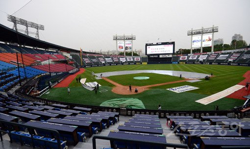 The game, which was canceled on the day, will be held at Doubleheader on the 11th. Game 1 will begin at 3 p.m. Lee Min-ho at LG and Ricardo Pinto will start the first game at SK.LG will play its second Doubleheader this season; both Kiwoom and Doubleheader have won at Jamsil-dong on May 16.