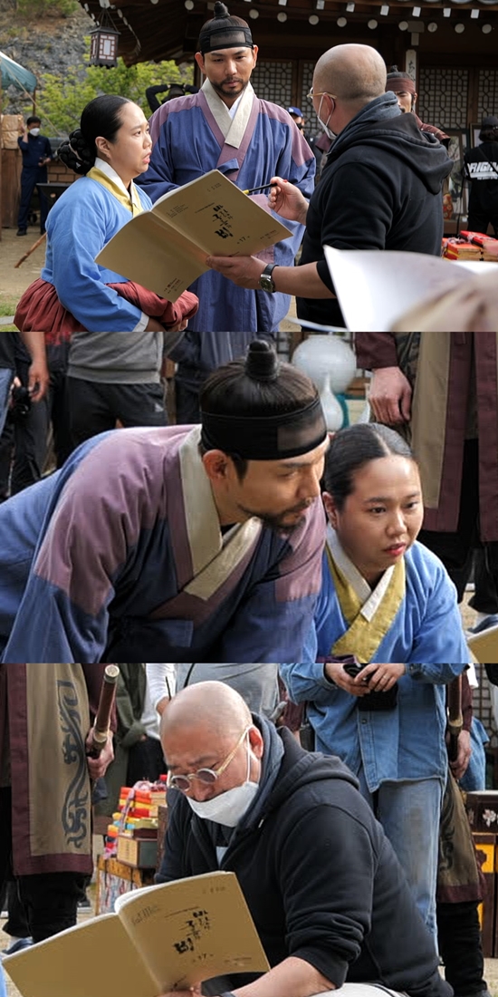 Hong Hyon-hee and Jason appear in Wind, Cloud and Rain, and it revitalizes the drama.TV Chosun Wind and Cloud and Rain (hereinafter referred to as Wind Cloud Rain) is fixing the channel of viewers with the power struggle that started in earnest with Hot Summer Days, which is highly immersive by actors.In the meantime, Hong Hyon-hee and Jason appear as cameos in the Wind Cloud, doubling the fun of the drama with pleasant energy.Wind Cloud Rain is a drama depicting the struggle for the throne of those who read fate. It depicts the story of looking back on the reality of today through the material of Myongri and Psychometry, which remain the area of ​​mystery even in the era of science civilization in the 21st century.On the 9th, Hong Hyon-hee and Jason caught the eye with an episode of Cameo shooting of Wind Cloud in Fat of Wife.He turned into a couple of cheaters, and showed off his unique presence by playing a scene of a violent confusion to Lee Duk-yoon (Park Jun-gum).Hot Summer Days, which evokes the smile of director Yoon Sang, who directed Wind Cloud, and showed off the breath of two people before the end of the war, and laughed at viewers.In addition, director Yoon Sang added a meeting with Choi Chun-jung (Park Si-hoo), who was not scheduled for Hong Hyon-hees acting, and is wondering what kind of fun the Hong Hyon-hee and Jason couple will have in the Wind Cloud.On the other hand, Wind Cloud Rain is exciting as Choi Chun-jungs full-scale move to revenge Jang Dong Kim Moon-il has begun.He pointed out the second son of Lee Ha-eung (Jeon Gwang-ryeol) of Heungseon Daewongun as the main character of the next throne, and gave a thrilling fun to viewers with prophecy that shook the landscape of Joseon power.So, Choi Chun-jung is raising expectations about what big picture he will draw as The Ides of March and who will win the fierce power struggle.The TV CHOSUN special drama Wind and Cloud and Rain, which is offering different levels of fun due to the fierce power struggle of The Ides of March, is broadcast every Saturday and Sunday at 10:50 pm.Photo = TV Chosun