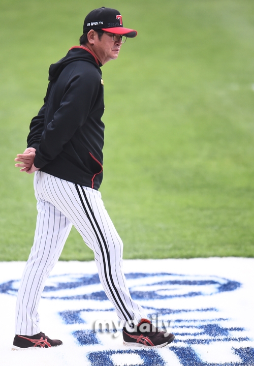LG was the team that succeeded in defeating Doubleheaders first-round baseline.The LG Twins won 3-1 in the first game of Doubleheader against the SK Wyverns in the 2020 Shinhan Bank SOL KBO League at Jamsil Stadium on November 11.Cole Hamels Lee Min-ho won his second win of the season with a 6-hit one run in seven innings, and fourth batter Roberto Jordi Alba hit a two-run homer in the seventh inning to become the winner.Ryu Joong-il LG coach said after the game, Cole Hamels Lee Min-ho threw a perfect seven innings to praise, and Jinhae was well prevented and Jung Woo-young was well finished.In the attack, Jordi Albas Turan homer was crucial to the victory in the seventh. 