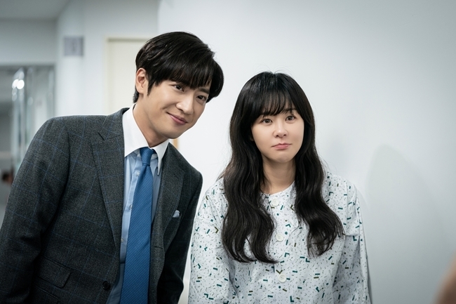 Goodcasting, which has only two times to the end, is a delightful charm that does not lose its unique laughing point, showing off its power to solo the top spot in the monthly drama until 14 times after the first broadcast.SBS Wall Street drama Goodcasting (playwright Park Ji-ha/director Choi Young-Hoon/Produced Box Media) tells the story of women who have been close to the NIS agent being drawn to the field as field agents and unfolding the Camouflage The Mole Song: Undercover Agent Reiji Operations.Choi Young-Hoons witty performance, actors life-cap performances, and interesting Kahaani development that repeats the reversal, are continuing to run the box office for seven weeks to keep the top spot in the Wolhwa drama.Above all, Goodcasting has focused attention on its colorful charm, which does not lose its own color, even though various genres such as intelligence, action, and romance are mixed together.Moreover, the comedy Urea was placed in the right place, and various laughter burst out, giving viewers the driving force to overcome tired and difficult daily life.After the first broadcast, I summarized Good Cae Daeyu Jam Precious Moments, Inc., which was possible because it was Good Casting, which was firmly used for the throne of the Wolhwa drama.Good Cae Greater Yuzam Precious Moments, Inc. One: No more pleasant intelligence!Goodcasting has been evaluated as having succeeded in spreading more popular intelligence, which is known as a mania genre, by placing comic Urea around the intelligence Kahaani, who is an agent of Camouflage The Mole Song: Undercover Agent Reiji to companies to catch industrial spies.Based on the ingenious setting that female agents who have retired from the key positions are reunited and perform missions, unique characters such as a relegated agent, a real-life housewife agent who lives in a special allowance, and a single-mam agent who raises a child alone have demonstrated a crazy presence.Unlike NIS agents of any intelligence agency that does not lose its solemn dignity, Kahaani, who struggles with operations in a very subsistence form, has attracted attention with empathy and laughter.Goodcake Daeyu Jam Precious Moments, Inc. Two. There was no more witty action!Goodcasting has made admiration and laughter by pouring out a realistic comic action sequence that has never been seen anywhere before.In the play, Baek Chan-mi (Choi Kang-hee) is often able to get hands on the prisoners in prison with a bag of mops, an action scene that takes out the hot bar skewer that was in his mouth and overpowers the opponent at once, and Hwang Mi-soon (Kim Ji-young), who wears a madame costume with a colorful pogle head, The action scene using familiar places always made the house theater beat.Goodcake Daeyu Jam Precious Moments, Inc. Three. No more romance than this!Baek Chan-mi and Yoon Seok-ho (Lee Sang-yeop), who made their first relationship with a tutor and a student, met with field agents and surveillance targets, who wrote personal secretaries and corporate representatives outer cover after a long time, foreshadowing the beginning of a different romance.The two people who learned each others true identity at the end of the twists and turns changed to a teacher and a student relationship again, and the words were naturally spoken.Lim Ye-eun (Yoo In-young) and Kang Woo-won (Lee Joon-young) are the beginners of this area who learned love in writing, and they are making a laugh with the aspect of not not noticing their growing favor toward their opponents.The comic romance of Goodcasting, which seems to be playing a secret party with viewers in Kahaani, where the battle is taking place, is giving a good laugh and giving a good laugh.kim myeong-mi