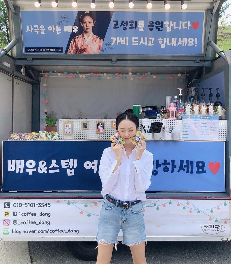 Actor Ko Sung-hee thanked Coffee or Tea fan presentsKo Sung-hee posted a picture on his Instagram on June 11 with an article entitled Today is your love, I am tired! Thank you!The photo featured Ko Sung-hee standing in front of Coffee or Tea; Ko Sung-hee added a pure charm by wearing a white shirt and blue shorts.Ko Sung-hees disappearing small face size and slender legs catch the eye.The fans who responded to the photos responded such as I love you, I am so beautiful and Sim Kung.delay stock