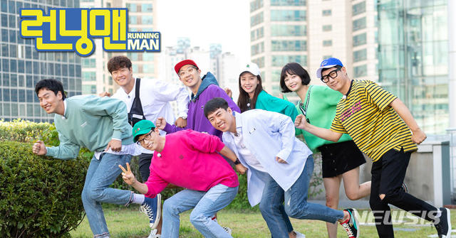 According to SBS on November 11, Running Man will be broadcast on July 12th as part of Live broadcast to commemorate tenth anniversary.This is the first time that Running Man has been on Live broadcast as a full eight members.The Live broadcast special is aimed at communicating with viewers, and is currently discussing concepts and how to participate in viewers.In addition, we are preparing a tenth anniversary special race by receiving Race recommendation to see again through SNS channel.Running Man production team said, I will repay the love I received from viewers through this tenth anniversary feature with a big smile.Viewer participation method is under discussion