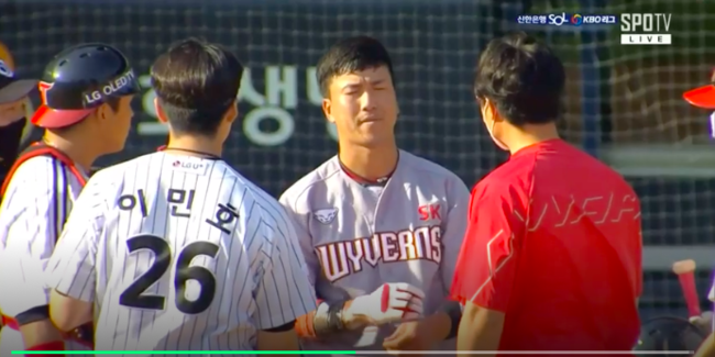 LG rookie Pitcher Lee Min-ho (19) is attracting attention as an outspoken ballsy balls.Lee Min-ho became the winner of the first game of the double header against SK at the Jamsil-dong Stadium in Seoul on the 11th, and became the winner pitcher with one run in seven innings.Its a rapid run of 2.16 Earned run averages with two wins (1 loss) in the season.It was the best pitching of the season: the clean pitching of a six-hit seven strikeout and one strikeout, and the number of pitches he had ever made with 112.After Kyonggi, Ryu Jung-il praised Lee Min-ho for throwing seven perfect innings as he wanted to praise.But Lee Min-ho, who was late in the day Kyonggi, had a scene that swept his chest, and he produced a polite and warm scene of a rookie who just graduated from high school.After two outs in the seventh inning, a 1-1 tie, Lee Min-ho threw a ball that fits his body while playing against SK Chung Hyeon, the 110th ball of the day.The ball fell slightly from the weary Lee Min-hos hand, and as the ball flew to the head, Chung Hyeon ducked his head and was hit by a helmet.Chung Hyeon shrank, thinking it was a fast ball, when a curve hit his helmet coincidentally, drawing a trajectory; a slow curve (118 km) was fortunate during his misfortune.With his helmet stripped off in shock, Chung Hyeon was briefly lying on the ground before a trainer ran out to check his condition.A little later, next to Chung Hyeon, Lee Min-ho stood with his hat off and did not know what to do.I was sorry to come down from Mound to the home plate.When Chung Hyeon settled his condition, Choi Il-eon, the Pitcher coach, calmed down as he took me and Lee Min-ho to Mound.After Chung Hyeon walked out to first base, Lee Min-ho bent down to first base to politely express his sorryness with a folder greeting: it was a good thing, not a big accident.Lee Min-ho, who would have been somewhat surprised, focused again at Mound, handled Nosu Kwang with a second baseman in two games and was responsible for seven innings.With Jordi Albas dramatic final two-run homer after two outs in the bottom of the seventh, Lee Min-ho could be the winning pitcher.Jordi Albas home run hit in the dugout, and his arms were open and delighted, showing the cuteness of the 19-year-old.Lee Min-ho said after Kyonggi: Its good the team won, Im so grateful for the seniors trying to make the winning pitcher without giving up.I thought, Yes, he said, watching Jordi Albas home run, it was a win requirement after coming down the Mound, and Im so grateful and feel good for the batters.I always throw Gangnam as my brothers lead, and I have a good result and I thank my brother so much.