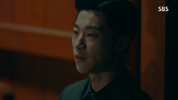 SBS gilt drama The King: Lord of Eternity Woo Do-hwan kept Lee Min-ho all over his bodyOn the 12th, SBS gilt drama The King: Lord of Eternity was depicted in the final episode of Joyoung (Woo Do-hwan), who is trying to protect Lee Min-ho.Lee Gon and Joyoung, who dated back to the 1994 Imperial Day of Retrospectives.Igon ordered Joyoung to stop Irim (Lee Jung-jin) from retreating and shoot all of them; Igon said, If I fail, you should shoot Irim.Joyoung said, What are you thinking, never do it, but Igon said, Its my last one. But Joyoung said, Im sorry, I have to go.Ill have to protect my lord, thats my job, he defied the order.Joyoung and Igon then appeared at the scene when Irim asked him to kill young Igon.When Irim took the food, the food disappeared in Igons hands, and Joyoung devoted his life to the young man.