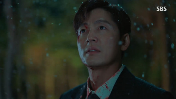 Lee Min-ho, the SBS gilt-jackson The King - Eternal Monarch, killed Lee Jung-jin.In the final episode of SBSs The King - Eternal Monarch on the 12th, Lee Min-ho and Cho Young (Woo Do-hwan) went to the past of the reverse mock night to prevent Lee Lim (Lee Jung-jin).Irim fled the scene of the reverse mother, but Igon was caught. Irim was cut by Igons knife and asked, Who are you chasing me? Why are you holding a sword?I am an emperor and the black sign is mine, said Irim, who was embarrassed, saying, Emperor just died in my hands, why are you an emperor?Soon Irim recognized Igon. The prince was big. The ink is already yours. You are Igon.Igon killed Irim, saying, Decapitate the reverse.