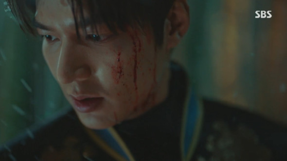 Lee Min-ho, the SBS gilt-jackson The King - Eternal Monarch, killed Lee Jung-jin.In the final episode of SBSs The King - Eternal Monarch on the 12th, Lee Min-ho and Cho Young (Woo Do-hwan) went to the past of the reverse mock night to prevent Lee Lim (Lee Jung-jin).Irim fled the scene of the reverse mother, but Igon was caught. Irim was cut by Igons knife and asked, Who are you chasing me? Why are you holding a sword?I am an emperor and the black sign is mine, said Irim, who was embarrassed, saying, Emperor just died in my hands, why are you an emperor?Soon Irim recognized Igon. The prince was big. The ink is already yours. You are Igon.Igon killed Irim, saying, Decapitate the reverse.