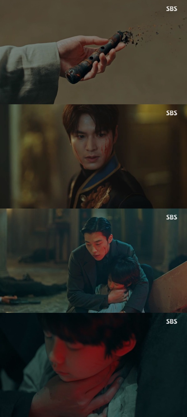 The King Woo Do-hwan has kept Lee Min-ho in the pastOn SBSs Golden Earth Drama The King: The Monarch of Eternity (playplayplay by Kim Eun-sook and director Baek Sang-hoon) broadcast on the 12th, Joyoung (Woo Do-hwan), who kept Lee Min-ho, was portrayed.On the day of the broadcast, Igon and Joyoung headed to the Korean Empire in 1994; Igon told Joyoung, Stop and kill Lee Rim (Lee Jung-jin).If I fail, you should do it, he ordered.Joyoung said, What are you thinking, absolutely not, and Igon said firmly that it was the last name. Joyoung appealed, I have to protect my lord.At this time, the man-paek disappeared. Lee Lim smiled meaningfully, saying, The man-paek disappeared is that Igon can not come back.Since then, Joyoung has embraced the young Igon of 1994.