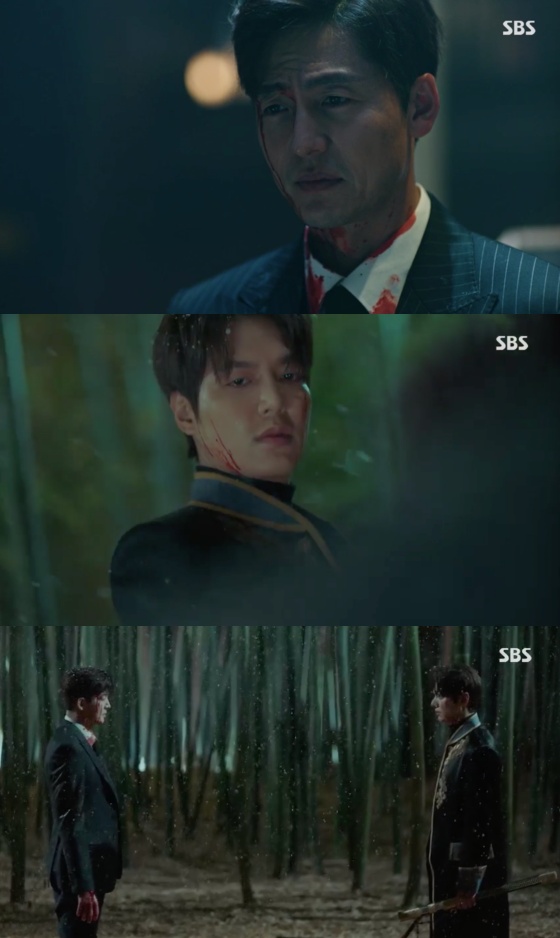 Lee Min-ho and Cho Young (played by Woo Do-hwan) went on a duel to prevent Lee Jung-jin in the SBS gilt drama The King - Monarch of Eternity broadcast on the 12th.On this day, Irim faced his nephew, young Igon, who pointed a knife at Irim, but Irim had his subordinates point a gun at his nephew, and then Igon and Cho Young appeared.Lee Gon and Cho Yeong-eun confronted Lee Rim.Irim fled the scene but was soon caught by Igon, who, cut into Igons knife, said, Who are you chasing me, why are you holding a sine sword?I am an emperor and the black sign is mine, Irim said, Emperor just died in my hands, and why are you an emperor?Soon Irim recognized Igon. The prince was big. The ink is already yours. You are Igon.Lee said, Decapitate the reverse.