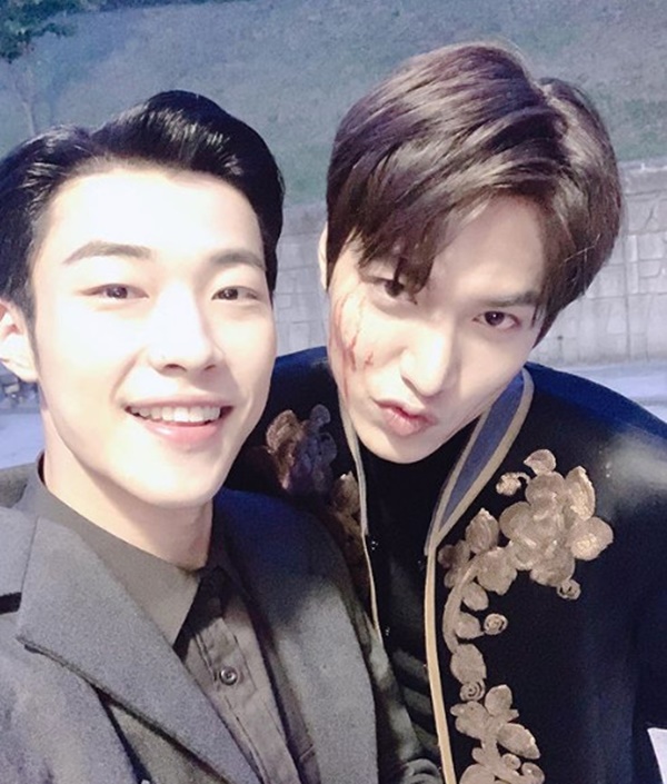 The King Lee Min-ho and Woo Do-hwan have unveiled the friendship selfie of the flower beauty.On Wednesday, Lee Min-ho posted a warm selfie photo of himself with Woo Do-hwan on his Instagram account.Lee Min-ho and Woo Do-hwan emanated an extraordinary chemistry, shooting a surprise selfie during the SBS gilt drama The King: Lord of Eternity shoot.The two people in the photo showed off their sculpture-like appearance and showed off their warmth.In the photo, Lee Min-ho, dressed in the emperors uniform, was curious with his bloody face makeup, and in the other photo, the two showed a stunned expression and a sense of remorse.The combination of two people like a naughty person causes a lot of joy throughout the view.The netizens said, It is not a sad atmosphere, but it is so cute?, It feels good to see such a smile, End is so sorry, Your Grace.Whats the face? , Best combination , I want to see this chemistry again and so on.Meanwhile, SBS Drama The King: The Monarch of Eternity, played by Lee Min-ho and Woo Do-hwan, ends on the 12th.Photo Lee Min-ho SNS