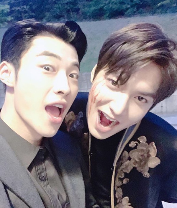 The King Lee Min-ho and Woo Do-hwan have unveiled the friendship selfie of the flower beauty.On Wednesday, Lee Min-ho posted a warm selfie photo of himself with Woo Do-hwan on his Instagram account.Lee Min-ho and Woo Do-hwan emanated an extraordinary chemistry, shooting a surprise selfie during the SBS gilt drama The King: Lord of Eternity shoot.The two people in the photo showed off their sculpture-like appearance and showed off their warmth.In the photo, Lee Min-ho, dressed in the emperors uniform, was curious with his bloody face makeup, and in the other photo, the two showed a stunned expression and a sense of remorse.The combination of two people like a naughty person causes a lot of joy throughout the view.The netizens said, It is not a sad atmosphere, but it is so cute?, It feels good to see such a smile, End is so sorry, Your Grace.Whats the face? , Best combination , I want to see this chemistry again and so on.Meanwhile, SBS Drama The King: The Monarch of Eternity, played by Lee Min-ho and Woo Do-hwan, ends on the 12th.Photo Lee Min-ho SNS