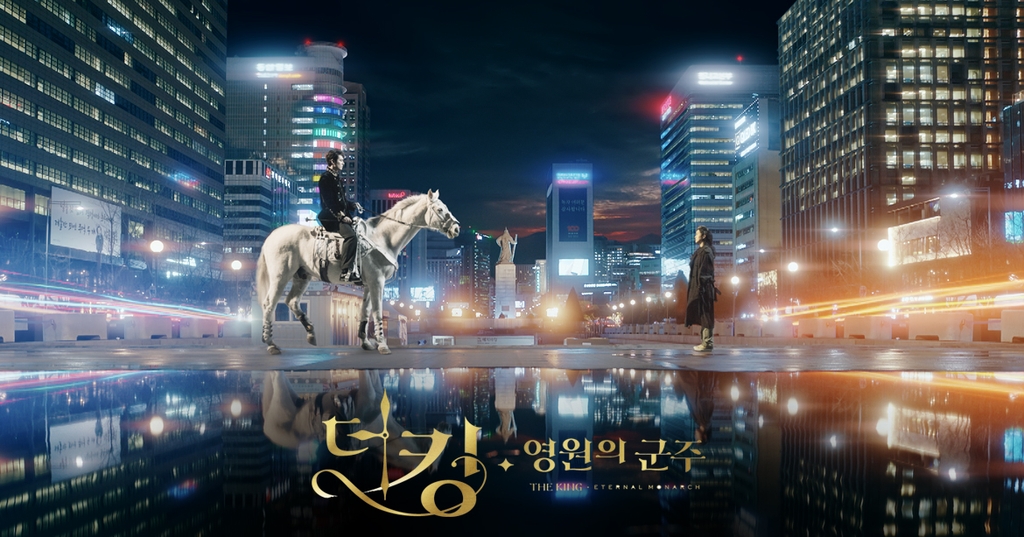 Guardian: The Guardian: The Lonely and Great God, a modern interpretation of The Lonely and Great God, and Mr. Shane, a story about the soldiers, brought out a vaster Plane World, but neither the way of development nor the Acting did properly implement the scale.According to Nielsen Korea on March 13, the audience rating of the SBS TV drama The King: Eternal Monarch broadcasted at 10 pm on the previous day was 5.8% - 8.1%.The ratings, which recorded double digits in the first broadcast, fell to one digit immediately after and did not rebound all the time.In the last episode, Emperor Lee Min-ho saved himself from the past, punished Lee Rim (Lee Jung-jin), regained the balance of parallel world, and kept his love with Kim Go-eun.Parallel World and Out-of-the-way romance that failed to persuade viewersThe King was a gap between the part that Kim wanted to solve and the part that viewers wanted Kim and the main actors.Kim started with a light romantic comedy and recently added weight to his own Worldview. In this drama, he boldly chose parallel world which is difficult to implement on the screen.It was never easy to implement a heavy message on the drama about which Choices I would do, assuming that I existed in other Worlds, and that killing me in that World would make me better off in the new World.Moreover, the audiences interest was focused on the Korean Wave stars Lee Min-ho and Kim Go-eun, who are male and female protagonists rather than the story material and background, and wondered about the romance of two stars to be drawn by Kim.From the beginning, Kim focused on showing the fateful struggle of people who traveled between Korean Empire and South Korea, and romance was operated at the right time to meet the expectation of viewers, but from the viewpoint of viewers, he was rejected by the romance without recognizing the vast worldview properly.From the middle and late half, the original message and color of the work became clearer, focusing on the fight of the characters surrounding the parallel world again, but the viewers had already left a lot.In addition, Lee Min-hos character, which reminds me of only previous works such as heirs, and Kim Go-euns character, who did not show as much lovely charm as Guardian: The Lonely and Great God, remained unfinished romance.Jung Duk-hyun, a popular culture critic, said, In the case of The King, Kim was motivated.Parallel World would have had a lot of difficulties because it was not easy to implement through directing. In addition, the romance drama that Kim has done is demanding a change that matches the emotions of this era.Its not Cinderella and the prince, its other things, he said.Ha Jae-geun, a popular culture critic, also said, The idea of ​​Prince who came on a white horse was old-fashioned, so it did not give a good impression to viewers, and the acting of the main actor seemed to be following the past works.Direction and excessive PPL that can not be packed in the playFilling the worldview that the writing in the play did not express is the role of directing, but The King is an evaluation that directing was not effective.The night view posters of Gwanghwamun Square, which included South Korea and Korean Empire, made me expect to produce Guardian: The Lonely and Great God or Mr. Shine screen, but when I opened the lid, there were many messy parts.The door of the stone statue, the scene where the male and female protagonists skip the World together in the white horse, and the space between 1 and 0 without any wind, were the parts that could make good use of the key message and representative image of The King, but did not make a big impression.It is also difficult to list memorable scenes with only the screens such as buckwheat fields, seashores, and Glory Hotel in Mr. Sean in Guardian: The Lonely and Great God.In addition to the male and female protagonists, there was a lot of room for the main actors to emit charm, but except for Woo Do-hwan, the director did not save such a part.This is why the analysis that Kims Choices on his own line apart from Lee Eung-bok PD, who has been in good breath all along in his previous works, has influenced the perfection of his work.The issue of indirect advertising (PPL) that is excessive enough to break the drama flow has also been controversial.Chicken, red ginseng, kimchi, and other foods, including LED masks, to make-up beauty, such as the appearance of the scene where the main actor uses the advertisement product, the scene prevented the immersion in the drama.It was also a contrast to the witty PPLs that became a hot topic in Kims previous works.There was a problem with the script, but there is also a directing problem.It was not effective even considering that there was a difficult part, he said. In addition to the codes that did not fit the times, it was a difficult work overall, with various problems overlapping the production problem and excessive PPL.Following The King, Ji Chang-wook - Kim Yoo-jungs Convenience Store Morning Star is broadcast.The development method, production and acting in the vast worldview are different.