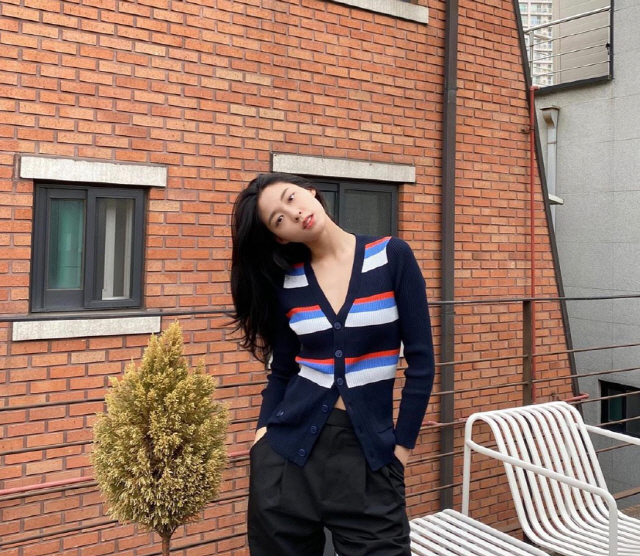 Girl group AOA Seolhyun has released a pictorial routine.Seolhyun posted his latest on his Instagram on the 15th.Inside the picture is a picture of Seolhyun staring at the camera with his head tilted.She put her hand in her pants pocket and felt the unconventional presence of Seolhyun, her long hair to one side, neat.Especially, Seolhyun has focused his attention on his natural makeup with a distinctive visual.On the other hand, Seolhyun will appear on the cable channel tvN Drama Day and Night scheduled to air this year.