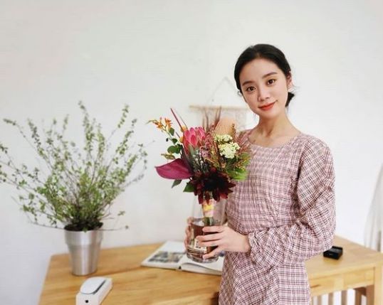 Hyeolim, a member of the group Wonder Girls, has revealed his happy recent situation.Hyeolim posted several photos on his SNS on the 14th with the article Booke.In the open photo, Hyeolim is showing a bouquet made of colorful flowers in a vase.Smiley Hyeolims innocent visuals and bright atmosphere toward the camera captures Eye-catching.Yubin, who encountered the photo, expressed his affection by commenting, You are beautiful. The fans also responded such as Hyeolim more than flowers and It is so beautiful.Meanwhile, Hyeolim and the prospective groom, Extreme Taekwondo player Shin Min-chul, are about to marriage in July.The two are currently releasing their date routines through MBC entertainment Brooked is losing.