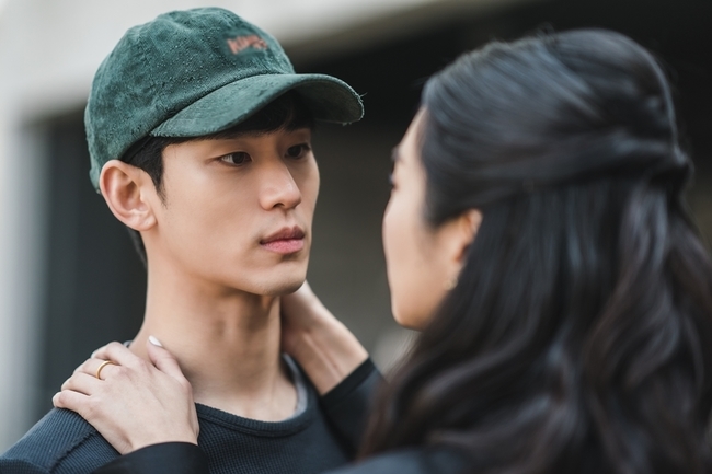 Kim Soo-hyun and Seo Ye-jis breathtaking closeness is raising the index.In TVNs new Saturday drama Psycho is All Right (directed by Park Shin-woo, Cho Yong/Project Studio Dragon/Produced Story TV, Gold Medalist), which will be broadcast on June 20, Kim Soo-hyun (played by Moon Gang-tae) and Seo Ye-ji (played by Ko Mun-young) will make the viewers who are releasing the breath from one second before the breath reaches to Butterfly Hug Yes.Kim Soo-hyun and Seo Ye-ji, who met with Moon Gang-tae, a mental ward guardian who is tired of a tough and hard life in the play, and a fairy tale writer Ko Mun-young, who has a zero empathy ability, are attracting attention with a wonderful visual chemistry as the photos of the scene are peeled off one by one.In the meantime, Kim Soo-hyuns provocative eyes and embarrassed look of Seo Ye-ji, who is close to Kim Soo-hyuns neck, are tense at the same time.In addition, Kim Soo-hyuns hand is crossed with both arms on his shoulder, butterfly hug is a strange atmosphere.Especially, this unique pose has a special meaning for Moon Gang-tae and Ko Mun-young in the drama, and it is interested in the close romance of the two people.Kim Soo-hyun and Seo Ye-jis intense and impressive two-shots are infinitely raising fans expectations and questions about psycho but its okay.From the casting news stage, the desire for the shooter is rising to see what synergy the two people who have raised hot topics will cause.kim myeong-mi