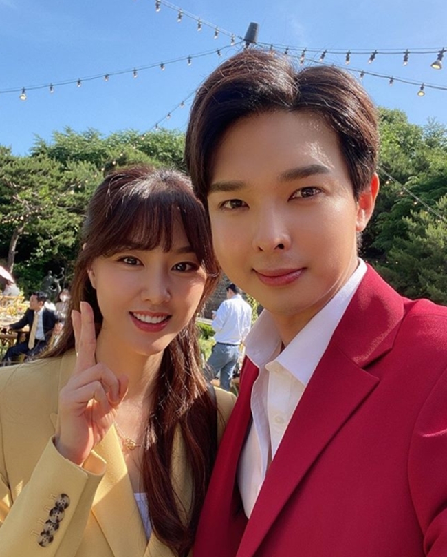 Singer Ryuji mine will make a surprise transformation into an Actor.Ryuji mine wrote in his instagram on June 15, 9:30 tonight. Would you like to have dinner with me? Please watch a lot ~ Oh, shame.Ryuji mine in the photo is facing Seo Ji-hye in an intense red suit, and his tall and small face has attracted attention by completing an amazing ratio.The netizens who saw this responded I will use it and I am already looking forward to it.seo ji-hyun