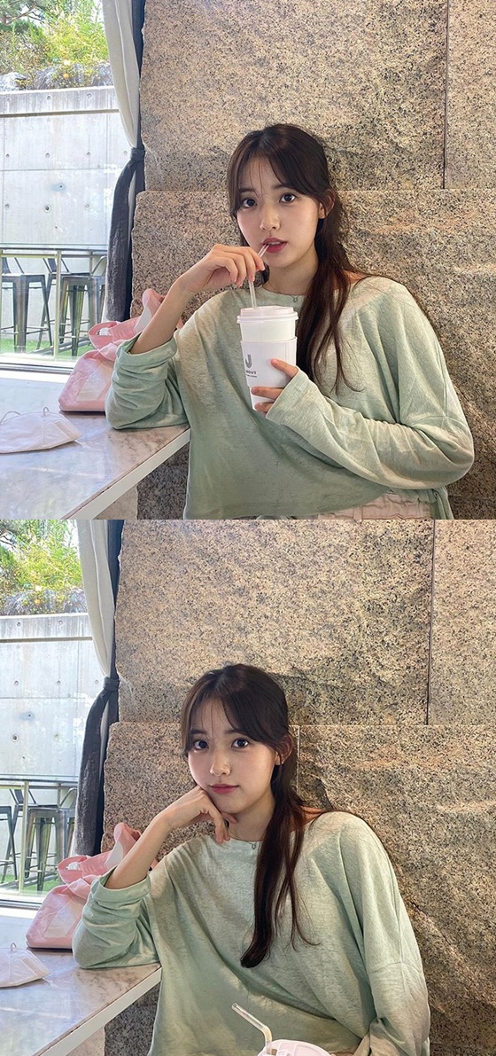 Actor Jin Da-bin, known as Ice cream girl, announced her current status.On the afternoon of the 15th, Jeong Da-bin posted two photos on his Instagram without a tag.In the photo, Jin Da-bin is posing in a comfortable dress and sitting in a cafe drinking a drink.Especially, the big eyes, which account for one-third of the face, show the figure of Jeong Da-bin, who grew up as a girl to a lady.The netizens who watched the photos responded such as Sezel Yee is the most beautiful in the world, Be careful of corona virus and It looks like doll.On the other hand, Jeong Da-bin attempted to transform into an Iljin character in the Netflix original series Human Class.