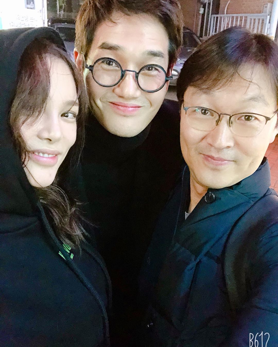 Actor Park Si-yeon gave a testimony at the end of In the Mood for Love.Park Si-yeon wrote on his instagram on the 15th, The back photos while watching the bar. First reading day, that time is not forgotten. Thank you.A caring director, a laughing brother, a chattering boss. Everyone else, thank you for your I found my love.# In the Mood for Love and thanked my fellow actors.Park Si-yeon in the public photo is staring at the camera standing side by side with Actor Yoo Ji-tae and Son Jung-hyun.Their friendly atmosphere and warm smile capture the attention of the viewers.TVN Drama In the Mood for Love - The moment when life becomes a flower starring Park Si-yeon ended on the 14th.Photo: Park Si-yeon Instagram
