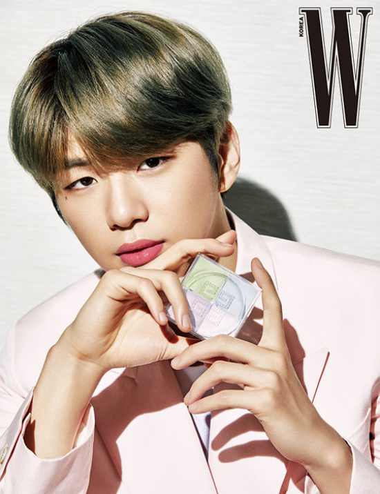 Singer Kang Daniels W. Korea July issue picture is being pre-released and is gathering topics.On the 15th, fashion magazine W. Korea posted two pictures on the official home page under the title Kang Daniel W. July issue of the picture cut.The photo showed Kang Daniel, who is wearing a pink suit and emits intense eyes. He was perfect from hairstyle to fashion.In another pictorial, Kang Daniel is all black style and exudes unrivaled charisma, with a sculptural look that ranges from foreheadline to sleek jawline.The fans who encountered the picture responded such as It is a sculpture, I am looking forward to other picture pictures and It is really handsome.On the other hand, Kang Daniels colorful charm picture can be found in the July issue of W. Korea.Photo: W. Korea home page