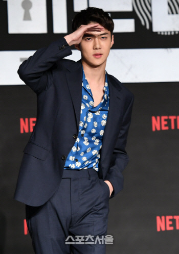According to multiple movie officials on the 16th, Sehun finally confirmed the appearance of Kim Jung-hoons film The Pirate Movie: The Goblin Flag (hereinafter referred to as The Pirate Movie2).Many Actors have auditioned for this role, one official said.All of which was perfect for the Pirate Movie role, with the names of Oh Sehun on the casting line, grappling with similar-age actors.Sehun also expressed satisfaction with this role, he said. Sehun plays a sculpture handsome person who is a major figure in The Pirate Movie in the play. The Pirate Movie2 was released in 2014 and is a sequel to The Pirate Movie: Bandits to the Sea, which attracted more than 8.66 million viewers. It was previously cast by Kang Ha-neul, Han Hyo-ju, Lee Kwang-soo, Kwon Sang-woo and Chae Soo-bin.With the joining of Sehun, all roles will be confirmed, The Pirate Movie2 will begin preparations for full-scale filming.Above all, The Pirate Movie2 is the first screen debut in Korea, and it is attracting attention from the people concerned.Sehun, who has been in full swing through the mobile movie Dogo Rewind in 2018, is looking forward to making a strong impression on the first screen declaration ceremony. Sehun is a person who specializes in archery in the play, so Sehun will go to action school before entering the film in earnest.Already EXO has four members, including Dio, Chanyeol, Suho and Siu Min, in the movie, and is in the process of accepting screens beyond the music industry.The news of the show itself has a ticket power that can attract audiences, and it is making remarkable achievements by adding long-term prepared acting ability.Although the members have a vacancy in recent years as they enlist in the military, Sehun will continue their 10-day journey this year from Chanyeol and Unit (EXO-SC) activities to screen debut in July, which will take over Baek Hyuns Solo comeback.The Pirate Movie 2 aims to crank in mid-July.