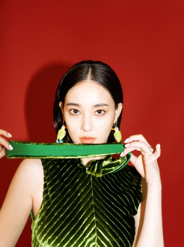 Lee Joo-yeon has released a picture with intense color.Lee Joo-yeon in the public photo showed a trendy New site fashion with a green velvet blouse and a unique earring perfectly.Lee Joo-yeon, who added a lovely mood with an Orange color off-shoulder, showed a picture of the photographer with a colorful pose.Lee Joo-yeon actively proposes the concept and attracts more attention.Inspired by the dark concentration of color seen in flowers and trees blooming in Summer, Lee Joo-yeon said that he had delicately discussed with the staff from background selection to styling.Meanwhile, Lee Joo-yeon appeared in the SBS drama Hiena which last April.