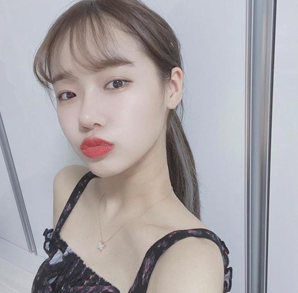 Girl group Weki Meki member Choi Yoo-jung showed off her cute charm.On the 15th, Choi Yoo-jung posted a picture on his SNS.In the open photo, Choi Yoo-jung stares at Camera with her lips slightly out. Her cute visuals stand out. His stiff nose also attracts Eye-catching.Meanwhile, Weki Meki will make a comeback with Mini album HIDE and SEEK on the 18th.