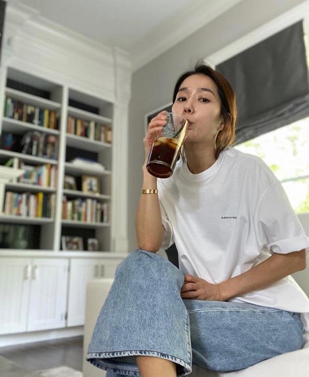Girl group Fin.K.L member Lee Jin showed off her cute charm.Lee Jin posted a picture on his SNS on the 16th.Inside the picture is Lee Jin enjoying his leisure while drinking Drink, his lovely look enticing Eye-catching.Sung Yu-ri, who worked as Fin.K.L together, boasted a warm friendship with a comment saying Cute Susan (Lee Jin nickname).Meanwhile, Lee Jin appeared on JTBCs Fin.K.Lup which aired last year.