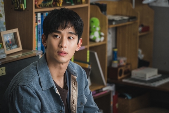 Kim Soo-hyun and Oh Jung-se, who meet as brothers in Psycho but are okay, are showing off the romance.Kim Soo-hyun and Oh Jung-se in TVN Psycho but Its OK (directed by Park Shin-woo, Cho Yong/Project Studio Dragon/Produce Story TV, Gold Medalist) which will be broadcasted at 9 p.m. on June 20, are pure young men who stay in their own world with their eldest brother, Moon Gang-tae and ASD, who are devoted to their brother in the play Im in charge of us.As interest in the smoke synergies of the two actors, which are shown through the two brothers, Kim Soo-hyun and Door Status, are growing, the idea of ​​the breath directly conveyed by Kim Soo-hyun and Oh Jung-se stimulates the interest of prospective viewers waiting for Drama.Kim Soo-hyun expressed strong confidence that the chemistry with Oh Jung-se is unconditionally perfect out of 10 points.When you do not shoot, you are always concentrating on the character and call yourself my brother. It is so good, he said.Oh Jung-se also said, Kim Soo-hyun is an actor who can not feel the gap at all.The more I shoot, the more I think that I am acting with a really good actor. I expressed my confidence as an actor and I am already curious about their chemistry.Oh Jung-se said at the online production presentation held on the 10th, I thought it would be difficult because I did not have a brother, but I had a lot of invisible emotions while shooting.kim myeong-mi