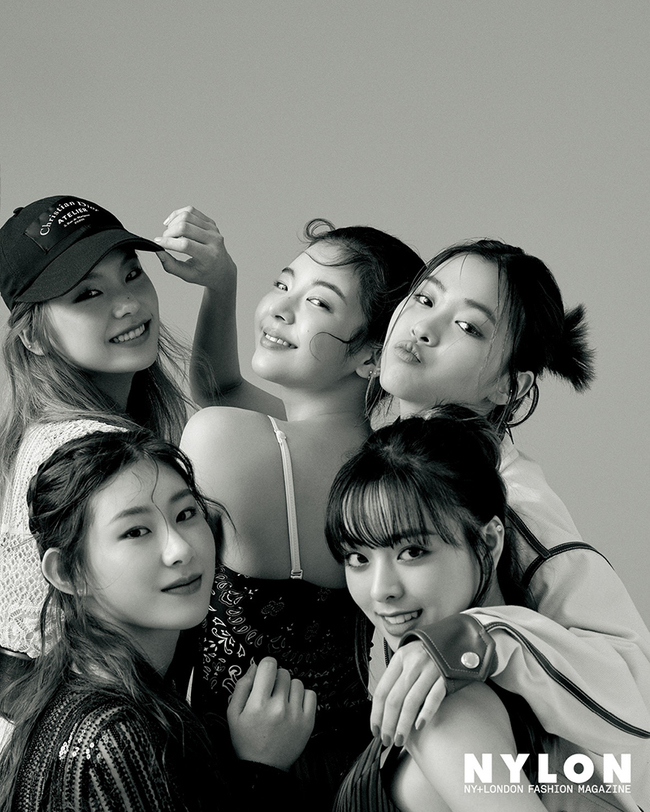 ITZY was selected as the cover girl of the fashion magazine nylon July issue.ITZY, which has a history of debut 1 and a half years of activity, has made many things from the start point to the present and has made good changes.Recently, the members who met at the filming site showed off their bright energy and stylishly digested all the prepared clothes on this day.Thanks to ITZY, which has been full of steel cuts and video films, the filming site was full of warmth.Through Interview, they talked about the most proud achievements of each of the many records they have ever set.I am still proud of the record of 2019.2.12 ITZY 5 debut and I think it will remain in the most memory after a lot of time, said member Lia. Yeji said, I was the first in the shortest time in Major TV Channel music broadcast. When I asked about the final goal that ITZY wants to fly in the future, Chae-ryong said, ITZY and the happiness of trust!Even in the process of flying, the goal of finding and reaching happiness is also happiness. There is nothing more important than happiness. kim myeong-mi