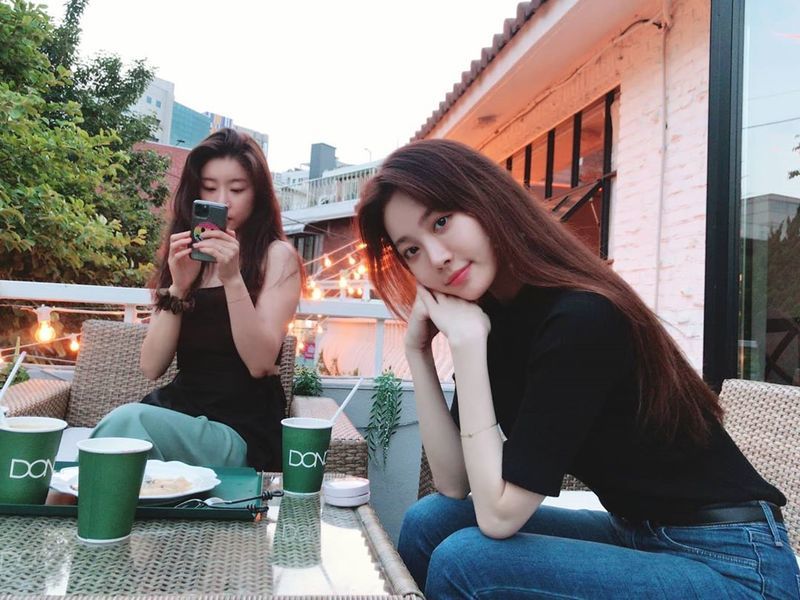 Girls Day Yura reveals daily life with member SojinYura posted three photos on June 16 with a short happiness in her instagram.Sojin and Yura in the public photos show off their natural beautiful looks; the two feel comfortable capturing the Sight.Fans who watched the photo responded, Both are so beautiful and I am happy.On the other hand, Yura appeared in the MBC drama The Mans Memory which last May.Park Eun-hae