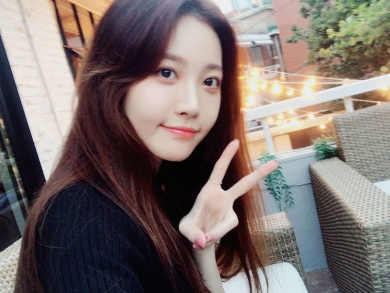 Girls Day Yura reveals daily life with member SojinYura posted three photos on June 16 with a short happiness in her instagram.Sojin and Yura in the public photos show off their natural beautiful looks; the two feel comfortable capturing the Sight.Fans who watched the photo responded, Both are so beautiful and I am happy.On the other hand, Yura appeared in the MBC drama The Mans Memory which last May.Park Eun-hae