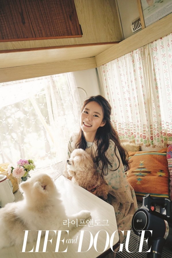 Han Seung-yeon, an actor from the group KARA, has decorated the cover of the summer issue of Life And Dogue, a companion animal magazine.Han Seung-yeon released a special picture with his Pet Puri and Nubi on the 16th.Han Seung-yeon in the picture not only emits pets and lovely chemistry, but also captivates the eye with a refreshing and refreshing visual.Han Seung-yeon has been interested in companion animals and has been active in the activities, such as serving as a public relations ambassador for the Pet Walking Campaign or serving personal services at the dog shelter.Ive been with Fury and Nubi for nine years now, and Im always grateful that fans have been so interested and loving, Han Seung-yeon said in a photo interview.Han Seung-yeon and Pets lovely summer picture can be found in Life and Dog No. 19.