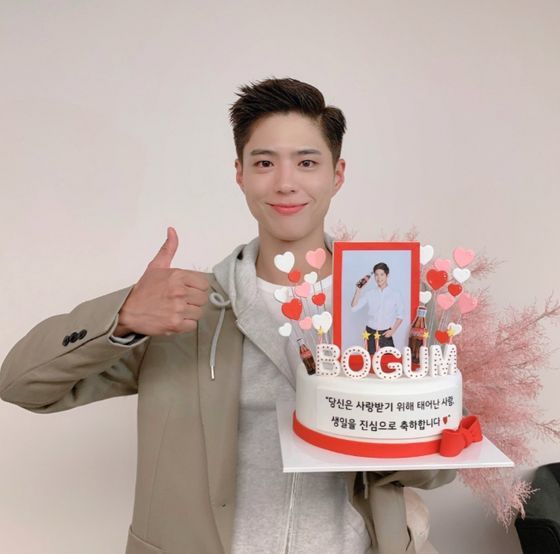 Actor Park Bo-gum responds to fans birthday celebrationPark Bo-gum posted two photos on his SNS on the night of the 16th, along with an article entitled Thank you all for celebrating my birthday, I sincerely thank you! Bless you.Park Bo-gum in the public photo poses with a bright smile in the party space, which is set up to commemorate his twenty-eighth birthday.The cake contains a loving message from fans, including Bogham bless all your days and You are born to be loved; I sincerely congratulate you on your birthday.Park Bo-gum will release All My Love, a song fan song that shows the hearts of fans in time for its debut anniversary on August 12th.All My Love is a song written, composed and produced by singer-songwriter Sam Kim, and a sweet voice unique to Park Bo-gum Actor shines in lyrical melody.On the other hand, Park Bo-gum is about to release the movies Wonderland and Seo Bok and is in the midst of filming TVN drama Youth Record scheduled to air this year.Navy is waiting for results in military band to apply.