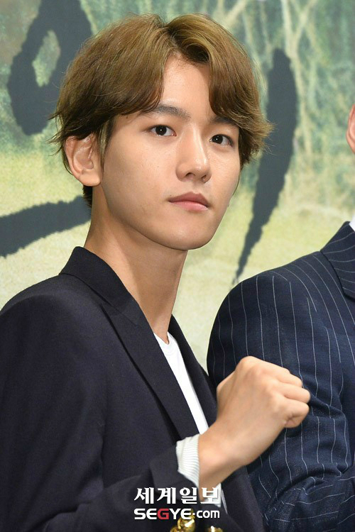 Thanks to Baekhyuns remarks, Saggy has made headlines, including being on the real-time search on the portal site on the 17th.Social Network Services (SNS) has been flooded with posts asking for the meaning of sick.Baekhyun recently posted on his SNS that I ate strawberry ice water and strawberries were a little bit sweet, and it was reported that the interest of netizens was attracted.This is because the question of sick which is an unfamiliar word has spread to EXO fans.Baekhyun also expressed interest in Twitter Inc. on the day when he realized that his word had become a hot topic.As of 3 p.m. on the same day, the post received 15,000 answers, 32,000 retweets and 72,000 likes, re-amplifying interest in Sad.Recently, Baekhyun posted on social media that I ate strawberry ice water and strawberries were a little bit sour.It seems that Baekhyuns fans have been ranked in real-time Search by searching for the meaning of sick.The word sick is in real-time Search, what is this? Baekhyun said on Twitter Inc. later in the day, expressing surprise.Sick means that you taste sour in the English dialect of Yeongnam, and when you eat lemons or tangerines, you use them as sweet in Gyeongsangnam-do.It is a dialect, so it is not listed in the National Institute of Korean Language Standard Korean Dictionary.