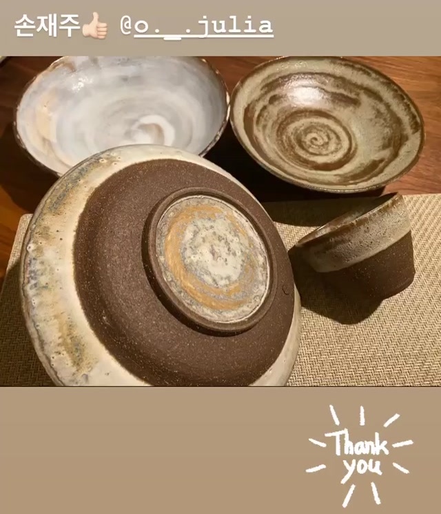 Actor Song Hye-kyo boasted of his still-feeling friendship with group Finkle native Ock Joo-hyun.Song Hye-kyo posted a picture on his Instagram story on the 17th with an article entitled Small Skills.In the public photos, Ock Joo-hyun shows his own pottery bowl and cup.The heart of Ock Joo-hyuns sincere skill and Song Hye-kyo, who certifies it, creates warmth: netizens are reacting to the warm friendship of the two.Meanwhile, Song Hye-kyo appeared on TVN Boyfriend last year and is currently reviewing his next work.Photo: Song Hye-kyo Instagram