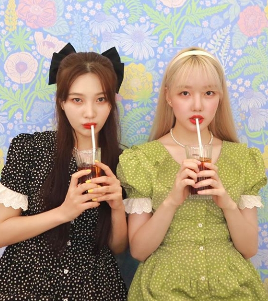 Red Velvet Joy left a certification shot with GFriend YerinJoy posted several photos on his 17th day with various emoticons through his instagram .In the open photo, Joy is wearing a tangled dress and boasts a refreshing beauty. Yerin next to him is also wearing a couple dress with a different color than Joy and boasts a refreshing charm.Joy recently participated in singer Crushs new single Janana Kanana featuring her GFriend, who confirmed her comeback on July 13.Photo: Joy Instagram  