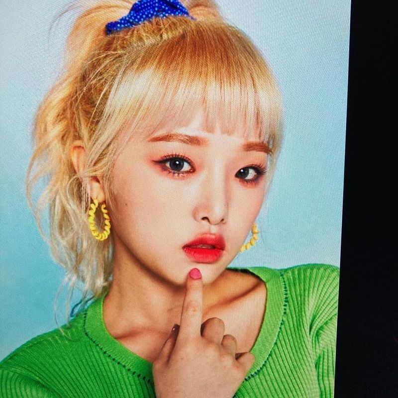 Group IZ*ONE member Choi Ye-na boasted a pure beauty.Choi Ye-na posted a photo on June 18th with an article entitled Fantasy Tale on the IZ*ONE official Instagram.Inside the picture is a picture of Choi Ye-na, transformed into blonde, with the size of Choi Ye-nas disappearing small face and distinctive features catching the eye.The neat atmosphere of Choi Ye-na also attracts attention.The fans who encountered the photos responded such as It is so beautiful, It is like a fairy and Sim Kung.delay stock