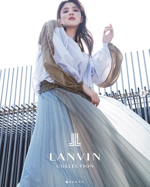 Actor Han So Hee has shown off her luxurious charm through fashion brands and photo shoots.Han So Hee released several photos on his SNS on the 18th with an article entitled #lanvin #lanvincollection.In the photo, Han So Hee produced an alluring atmosphere while perfectly digesting various costumes.Beautiful looks boasted an extraordinary charm as they blended perfectly with clothes.Han So Hees overwhelming beautiful looks and immaculate skin capture many peoples attention.Han So Hee has recently made a lot of love in the World of Couples