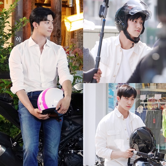 Ki Do Hun captivates Sight with potted water charmKi Do Hun is in the midst of playing Park Hyo-shin, who has a deep and serious side in KBS 2TV weekend drama Ive Goed Once.In the open photo, Ki Do Hun looks at Song Ga-hee (Oh Yoon-ah) outside the camera with a motorcycle helmet, stimulates the excitement of those who see it with a clear smile that contains the refreshingness, and exudes admiration with a distinctive physicality.Ki Do Hun showed his heart honestly through unexpected jealousy on last weeks broadcast, giving a thrilling throbbing to the house theater, drawing the keen attention of viewers about the rapid romance that will be unfolded in earnest.On the other hand, 47 and 48 TV viewer ratings recorded 27.8% and 31.6% (Nilson Korea provided, nationwide standard), respectively, and it has been continuing to be highly talked about by renewing its own top TV viewer ratings.It is broadcast every Saturday and Sunday at 7:55 pm.Photo = SM Entertainment