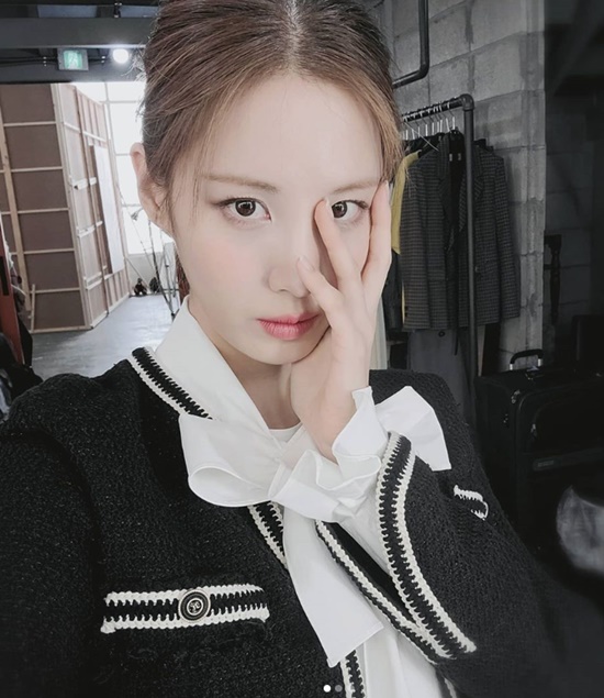 Seohyun showed off her gorgeous beauty.Seohyun posted several photos on his Instagram on the 18th, saying, Now heres the pretty thing. Sorry. Its pretty.In the open photo, Seohyun tied his hair together and styled it with a neat style of black and white look.Especially, she showed her intense eyes and chic charm that reminded her of the time of Girls Generation activities.Meanwhile, Seohyun is scheduled to appear in JTBCs new drama Private Life.Photo: Seohyun Instagram