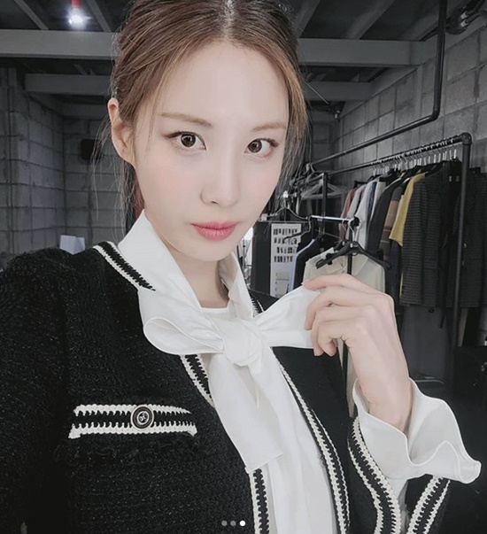 Seohyun showed off her gorgeous beauty.Seohyun posted several photos on his Instagram on the 18th, saying, Now heres the pretty thing. Sorry. Its pretty.In the open photo, Seohyun tied his hair together and styled it with a neat style of black and white look.Especially, she showed her intense eyes and chic charm that reminded her of the time of Girls Generation activities.Meanwhile, Seohyun is scheduled to appear in JTBCs new drama Private Life.Photo: Seohyun Instagram