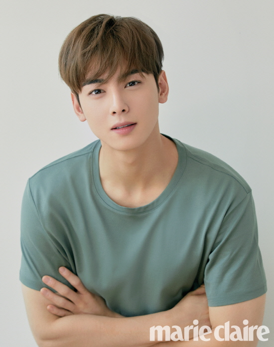 Astro Cha Eun-woo has emanated the charm of face genius.Cha Eun-woo in the public picture and video emanated a unique Aura with chic eyes and pose as if it were indifferent.Cha Eun-woo is looking at the camera with a clear eye, and the wink or bright smile is also attractive.Resilience, clean and healthy Skins stand out - a clear, glowing, flawless soft Skins stand out.Cha Eun-woos The Earrings of Madame de... Sniper pictorials and videos can be found in the July issue of Marie Claire.Photo: Marie Claire