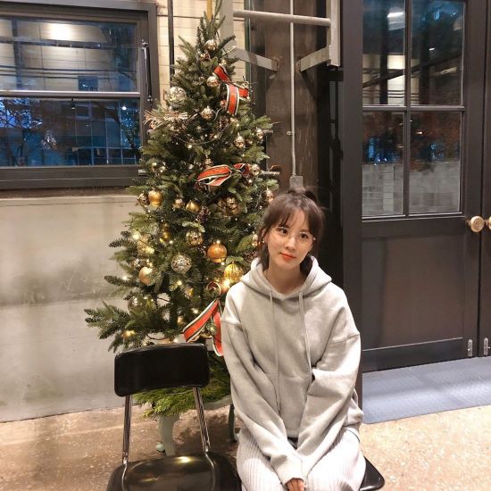 Actor Seohyun from the group Girls Generation boasted a dazzling beauty.On the 18th, Seohyuns agency, Namo Actors Official Instagram, said, Please comment on the questions you usually have to ask Seohyun Actor!Seohyun Actor will answer your questions directly. In the open photo, Seohyun is wearing a hoodie and round glasses with his head tied together. A bright, innocent visual that shines without decorating catches his eye.Seohyun stars in JTBC new drama Private LifePhoto: Namoo Actors Official Instagram