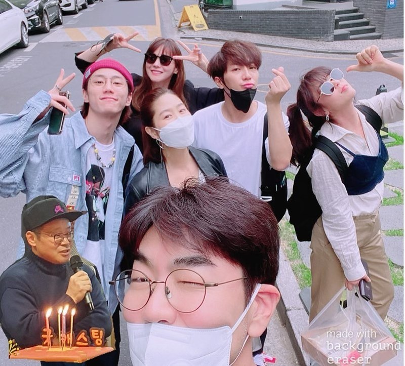 Actor Yoo In-young has expressed his longing for SBS Drama Good Casting.Yoo In-young told the personal Instagram on June 19, I woke up in the morning and people I want to see suddenly.I will take a lot of pictures. I hope everyone has a good day. In the photo, Yoo In-young is taking pictures with actors who appeared together in Good Casting.The figure of Yoo In-young, who is wearing sunglasses and making a clear smile, caused the lovely atmosphere of Anycraft is in the play.park jung-min